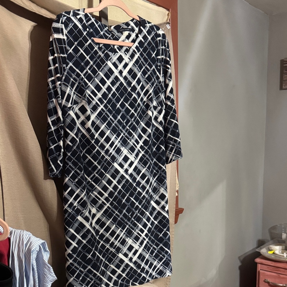 Tommy Hilfiger Elegant Blue and White Geometric Dress J6-1
